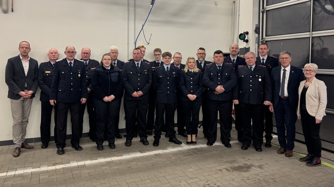 Die Jahreshauptversammlung der Feuerwehr Haxtum würdigt langjährige Mitglieder, neue Erungen und den Rückblick auf ein aktives Jahr.