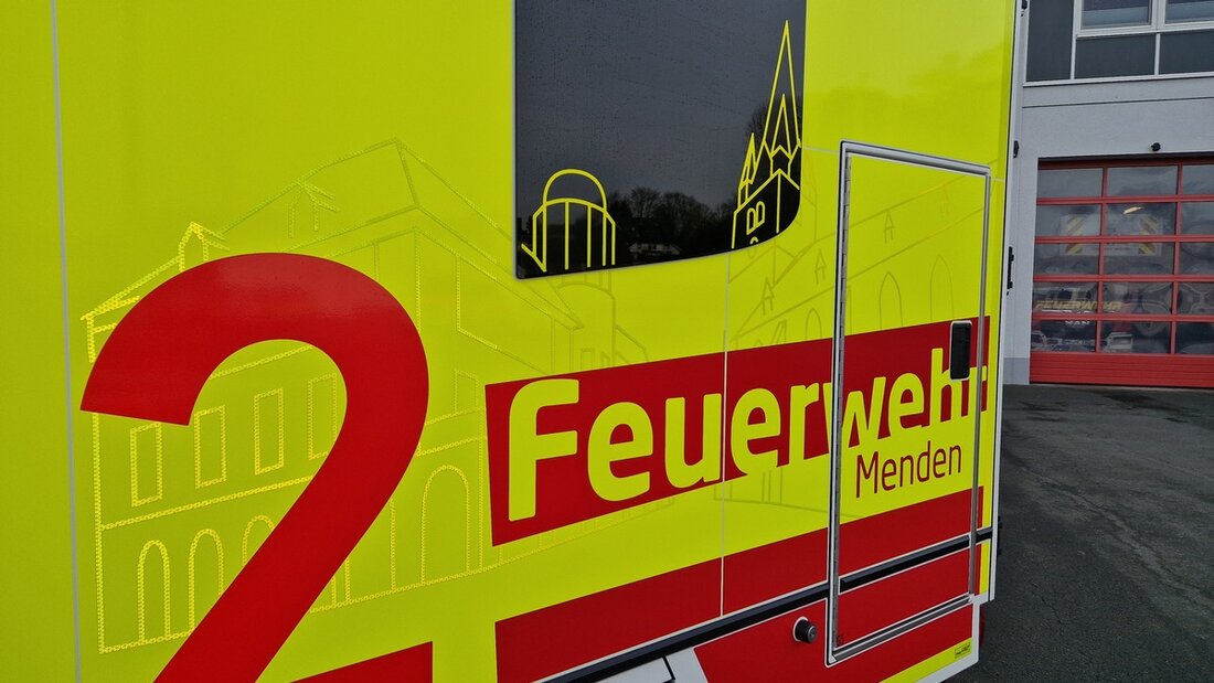 Die Feuerwehr Menden setzt auf gelbe Rettungsfahrzeuge für mehr Sichtbarkeit und Sicherheit im Einsatz. Tradition trifft Innovation.