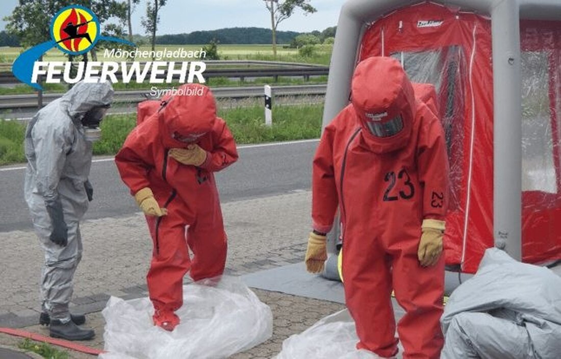 Feuerwehr Mönchengladbach übte das Landeskonzept Personal-Dekontaminationsplatz 30 NRW zur effektiven Reaktion auf Gefahrguteinsätze.