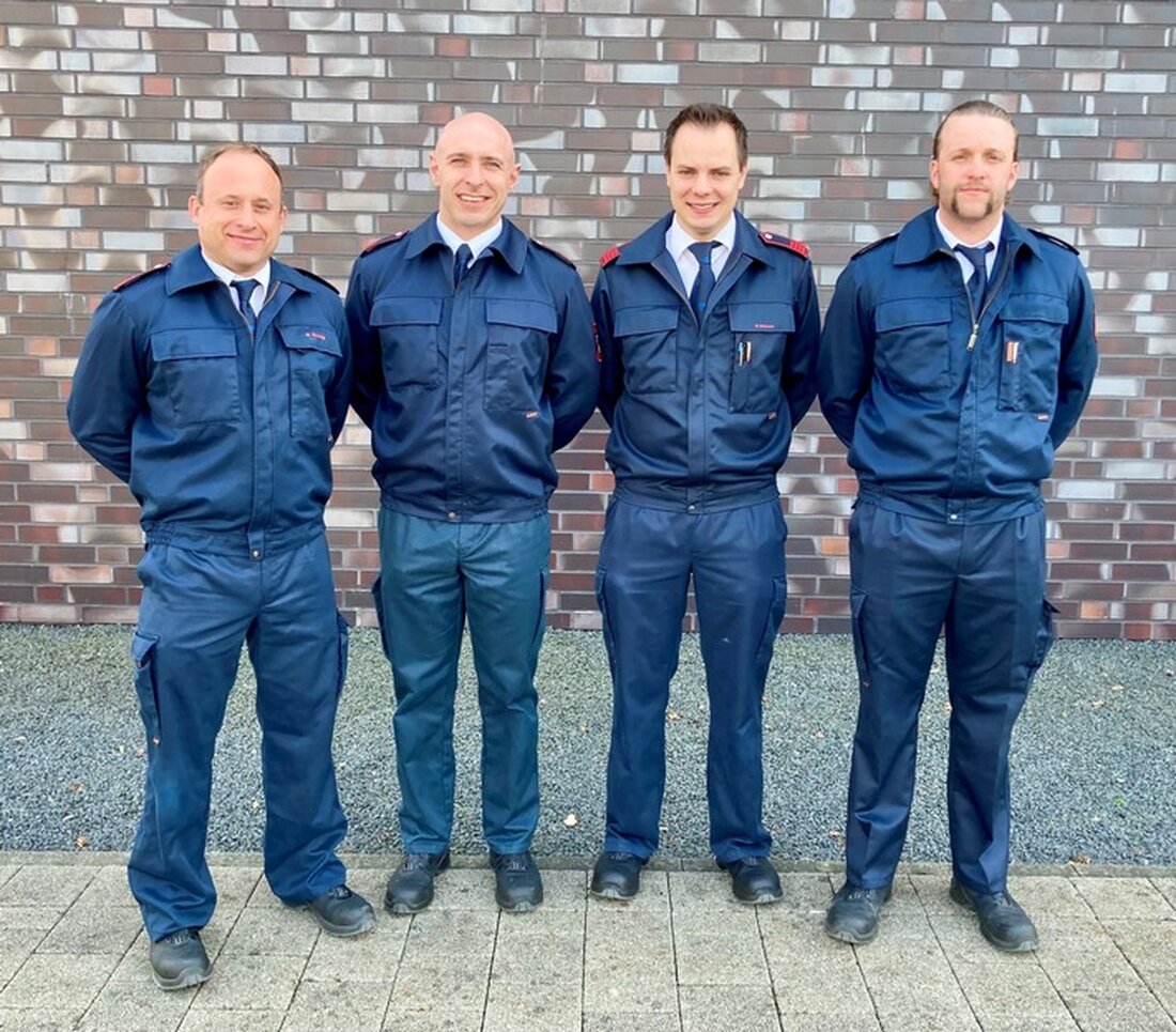 Feuerwehr Ratingen gratuliert Matthias Herzog, Niklas Hoffmann, Pawel Lech und Martin Thomas zum erfolgreichen Abschluss ihrer Notfallsanitäterprüfung.
