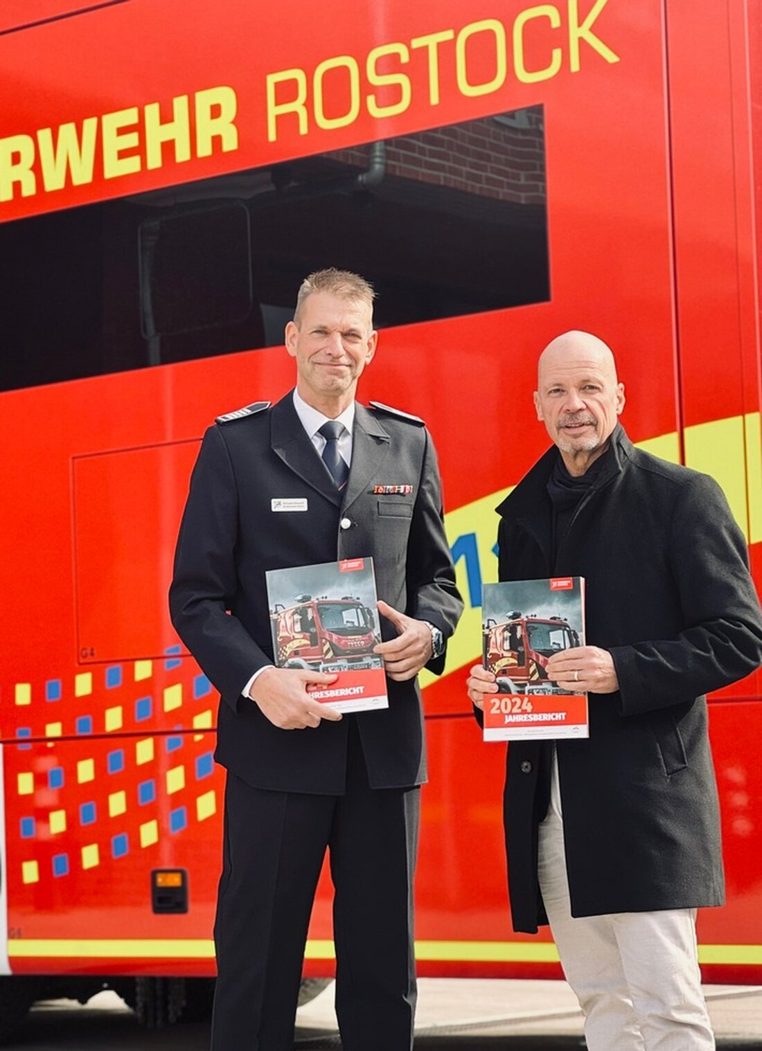 Die Feuerwehr Rostock veröffentlicht ihren Jahresbericht 2024. Steigende Einsatzzahlen erfordern Investitionen in Technik und Ausbildung für die Zukunftssicherung.