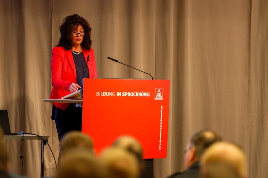 Die Feuerwehr Sprockhövel bleibt 2024 leistungsstark. Hauptamtliche Kräfte sind vorerst nicht nötig. Jahresbericht und Ehrungen präsentiert.