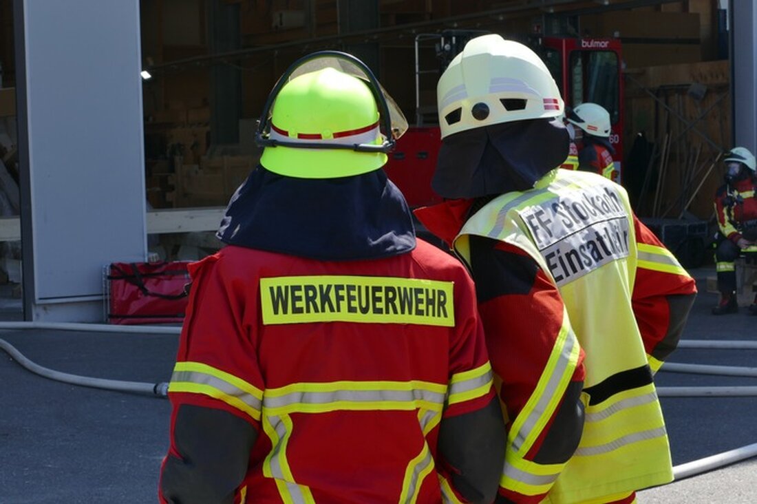 Die Feuerwehr Stockach wurde am 30. April 2025 zu einem Brand in einem holzverarbeitenden Betrieb alarmiert. Die Absauganlage geriet in Flammen, was eine anspruchsvolle Brandbekämpfung erforderte.