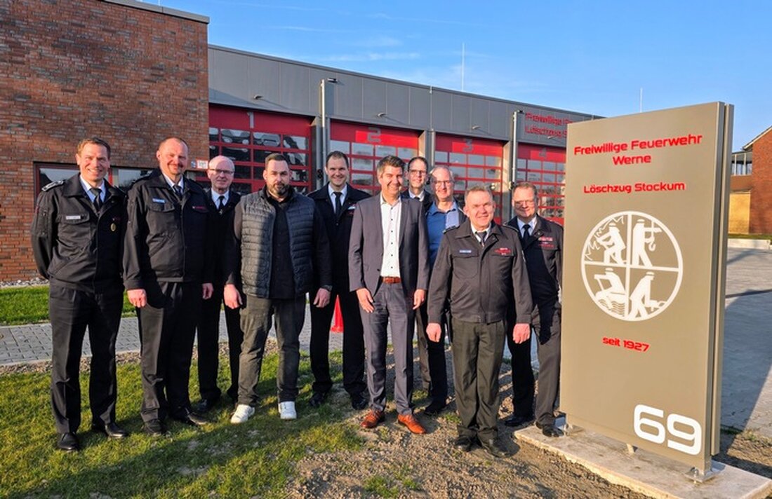 Die Freiwillige Feuerwehr Werne dankt RWE Generation SE für die Übernahme der Stele am neuen Gerätehaus in Stockum, die den feierlichen Einzug würdigt.