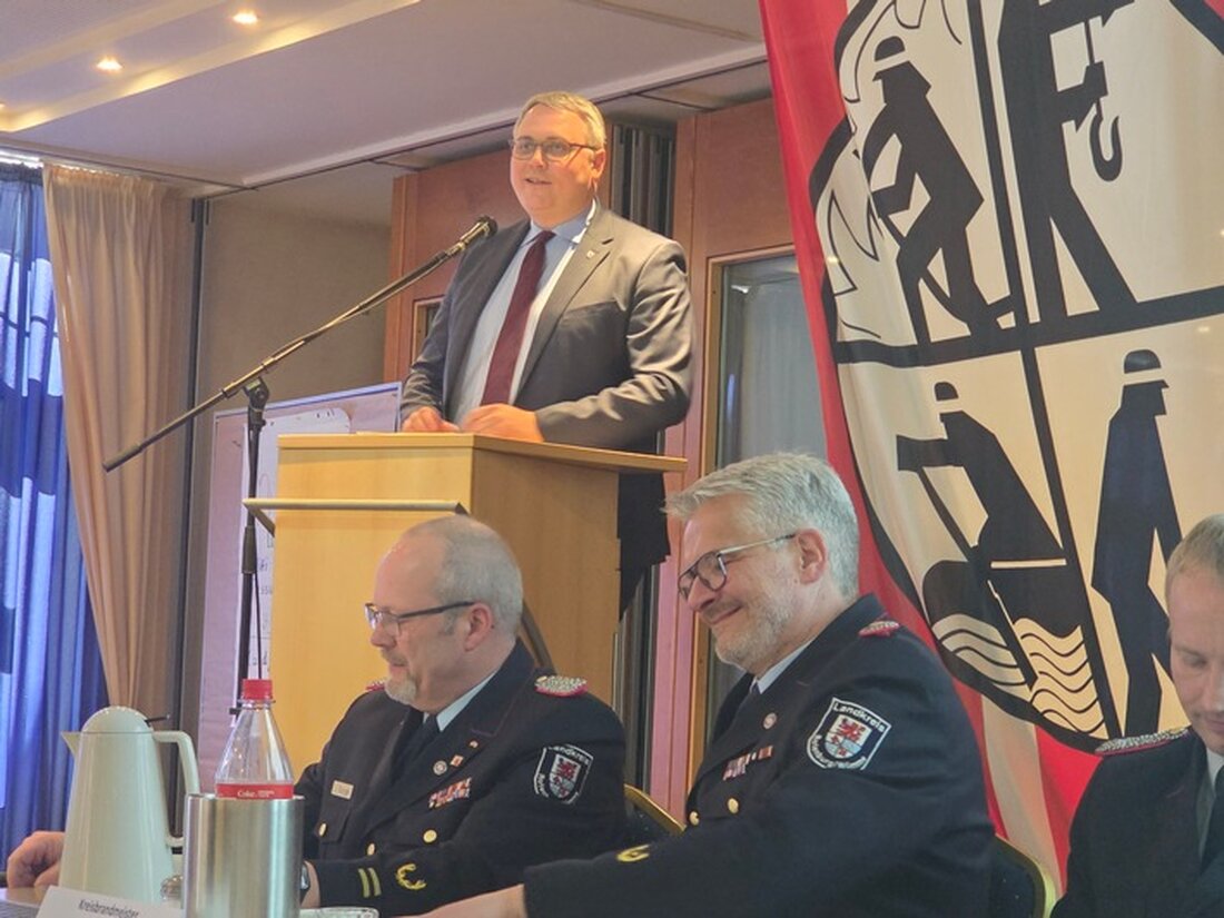 Die jährliche Dienstversammlung der Kreisfeuerwehr Rotenburg (Wümme) fand im Landgut Stemmen statt, unter Teilnahme zahlreicher Ehrengäste.