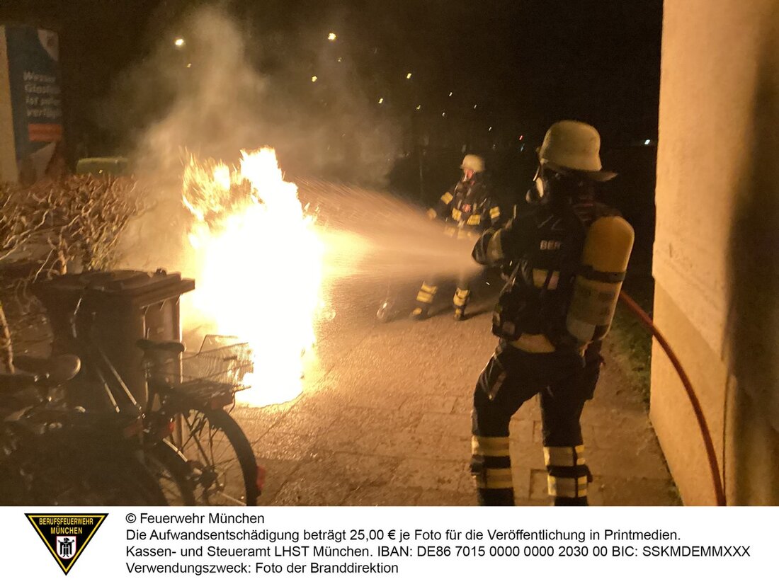 Polizei und Feuerwehr München löschen erfolgreich ein Feuer in der Dachauer Straße, verhindern Ausbreitung und sichern die Umgebung.