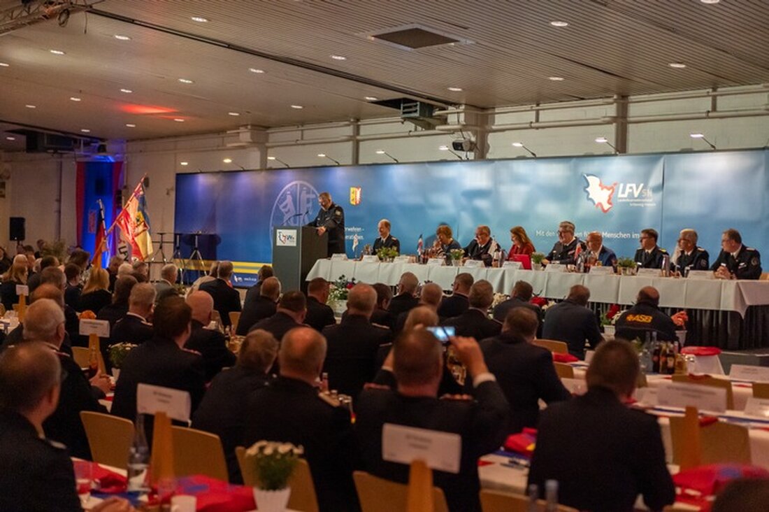 Die Landesfeuerwehrversammlung 2025 in Neumünster diskutiert zukunftsorientierte Themen des Katastrophenschutzes mit Experten.
