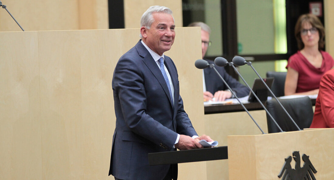Die Bedeutung einer funktionierenden Nahrungs- und Rohstoffversorgung für alle ist durch die aktuellen Krisen deutlich geworden. Deshalb stimmt Baden-Württemberg im Bundesrat für die finanzielle Entlastung von Landwirten und Gastronomen durch einen reduzierten Umsatzsteuersatz. „Die Arbeit von Landwirten und Gastronomen ist die Grundlage einer gesunden und hochwertigen Ernährung für uns alle. Die Landwirtschaft – von der Feld- und Viehwirtschaft über den Weinbau bis hin zur Forstwirtschaft – prägt unsere Heimat Baden-Württemberg. Gastwirtschaften stehen für Lebensqualität und sind Orte der Begegnung von Menschen in der Stadt und im Ländlichen Raum. Wir stehen hinter unserer Landwirtschaft und unserer Gastronomie und unterstützen sie nach …