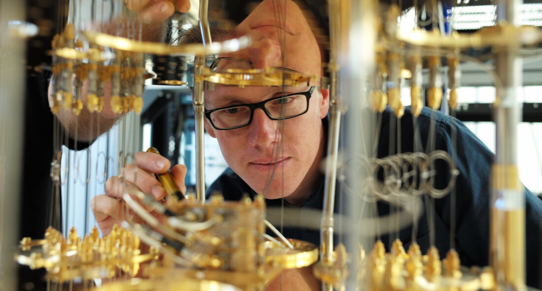 Das Projekt „QSense &#8211; Quantensensoren der Zukunft“ der Universitäten Stuttgart und Ulm gewann den zukünftigen Clusterwettbewerb des Bundesministeriums für Wissenschaft und Forschung. Am Mittwoch, dem 3. Februar 2021, haben die Gewinner der ersten Runde der Wettbewerb &#8222;Clusters4Future&#8220; des Bundesministeriums für Bildung und Forschung (BMBF). Sieben neue regionale Innovationsnetzwerke werden von der Bundesregierung finanziert und können sich nun als zukünftige Cluster bezeichnen &#8211; einschließlich des gemeinsamen Projekts &#8222;QSense &#8211; Quantensensoren der Zukunft&#8220; von Universitäten Stuttgart und Ulm. Erfolg für den Forschungsstandort Der Wissenschaftsminister erklärte dies Theresia Bauer: „Dies ist ein großer Erfolg für die beiden Universitäten und ihre starken Geschäftspartner, deren &hellip;