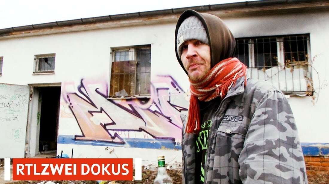 Leipzig ist eine der am schnellsten wachsenden Städte in Deutschland. Aber die Armut wächst mit der Größe: Drogen, Obdachlosigkeit und Kriminalität gehören für viele Einheimische zum Alltag. —- Zeit für echte Inhalte: Unter der Programmmarke „RTLZWEI Dokus“ präsentiert RTLZWEI sozial relevante Themen und Themen. Alle einzelnen Filme haben eines gemeinsam: Auf dem Bildschirm werden hochwertige journalistische Inhalte gezeigt, die jung und packend erzählt werden – das ist kein Widerspruch, es handelt sich um „RTLZWEI-Dokumentarfilme“! Abonnieren Sie RTLZWEI-Dokumentationen für neue Clips: https://www.youtube.com/channel/UCx7m16BsXrMYxiroXh0_awQ?sub_confirmation=1 Sie können die vollständigen Folgen hier ansehen: https://www.tvnow.de/shows/die-rtl-ii- doku-8108 Weitere Informationen auf unserer Website: https://www.rtl2.de/sendung/rtl-2-dokus-2/inhalt #rtlzweidokus #hartesdeutschland. Youtube-Link