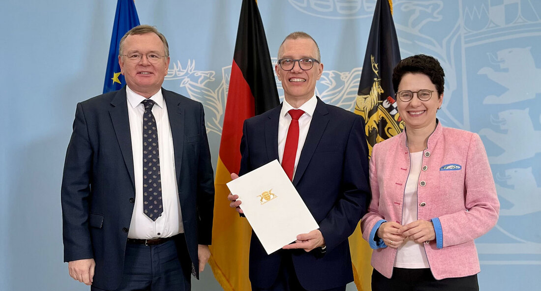 Frank Rebmann neuer Generalstaatsanwalt in Stuttgart Mit Frank Rebmann tritt ein erfahrener Strafverfolger die Nachfolge von Achim Brauneisen als Generalstaatsanwalt in Stuttgart an. Die Ernennungsurkunde wurde ihm im Rahmen einer Feierstunde von Ministerin der Justiz und für Migration Marion Gentges überreicht, die seine fachliche Exzellenz lobte. Rebmann war zuvor als Ministerialdirigent im Ministerium der Justiz und Migration tätig und leitete die Abteilung für Straf- und Gnadenrecht. Der Wechsel von Rebmann an die Spitze der Generalstaatsanwaltschaft Stuttgart könnte weitreichende Auswirkungen haben. Als ranghöchster Strafverfolger im württembergischen Landesteil wird er nicht nur für die Personal- und Fachaufsicht über die Staatsanwaltschaften zuständig sein, &hellip;