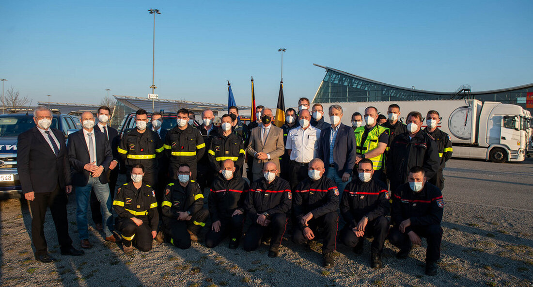 Minister Strobl begrüßt den französischen Hilfskonvoi in Baden-Württemberg. Auf der 2.200 km langen Fahrt in Richtung Rumänien/Ukraine macht der Hilfskonvoi über Nacht Station auf dem Stuttgarter Messegelände. „Der Krieg in der Ukraine bringt den Menschen endloses Leid. Es ist wichtig, dass wir gemeinsam und entschlossen helfen. Die EU hat dazu eine klare Stimme und eine starke Haltung. Deshalb freue ich mich, dass wir heute unsere französischen Freunde in Baden-Württemberg bei ihren Hilfsmaßnahmen unterstützen können. Der deutsch-französische Motor läuft auf Hochtouren, auch im Kampf gegen diesen Krieg. Die deutsch-französische Freundschaft lebt ganz praktisch heute und hier weiter und zeigt, dass die …
