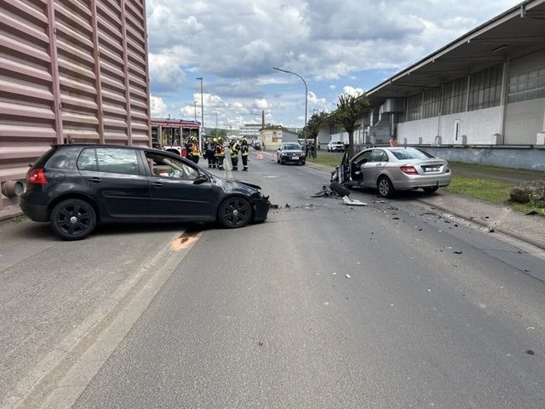 In der Lagerhausstraße stießen am Mittwochnachmittag ein Mercedes und VW zusammen. Ein Fahrer wurde leicht verletzt, die Ermittlungen laufen.