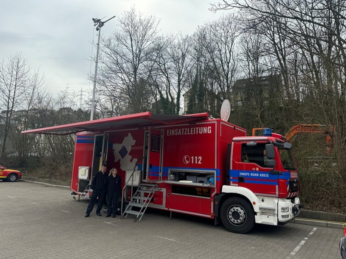 Führungskräfte der Feuerwehr Herdecke und IuK-Gruppe trainierten gemeinsam für Ernstfälle, um optimale Einsatzdisposition zu gewährleisten.