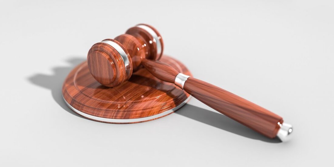 Brad Garlinghouse und Chris Larsen brachten vier Anforderungen vor, die vom Gericht verlangt wurden, um den Rechtsstreit zu beenden. Erstens wollen sie, dass das Gericht die Klage mit Befangenheit abweist. Der Rechtsstreit zwischen Führungskräften von Ripple und der US-Börsenaufsichtsbehörde SEC ist intensiv geworden, da einzelne Angeklagte ihre Forderungen vor Gericht stellen. Laut dem neuesten Update haben die einzelnen Angeklagten (Brad Garlinghouse und Chris Larsen) ihre Antworten eingereicht, was bedeutet, dass die Position der SEC zur zusätzlichen Entdeckungsfrist der 15. April 2022 ist. Außerdem wurde der 22. April 2022 als Frist für festgelegt die gemeinsame vorgeschlagene Planungsreihenfolge. Wie in dem Dokument …