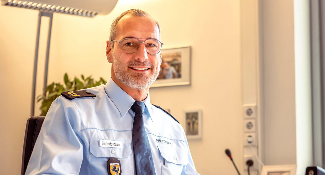 Die Leitungsfunktionen des Polizeipräsidiums Offenburg, des Polizeipräsidiums Pforzheim und des Polizeipräsidiums Stuttgart werden besetzt. „Baden-Württemberg ist ein sicheres Land. Die Menschen hier leben in Sicherheit und können sich sicher fühlen – auch dank der erfolgreichen Sicherheitsarbeit der hervorragend ausgebildeten Spitzenpolizisten. Die Personalauswahl für die Spitzenfunktionen der Polizei hat daher einen hohen Stellenwert und es ist mir ein Anliegen, Führungspositionen innerhalb der Polizei schnellstmöglich zu besetzen. Mit diesen Personalentscheidungen können wir auch in Zukunft für gut funktionierende Strukturen sorgen“, so der Innenminister Thomas Strobel zu den Personalentscheidungen für die Leitung der Polizeipräsidien Offenburg, Pforzheim und Stuttgart. Neuer Präsident des Polizeipräsidiums (PP) …