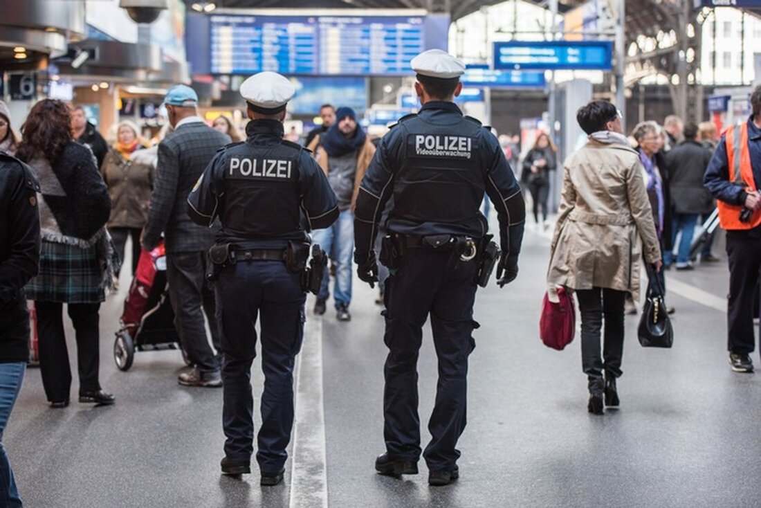 Nach einem Ladendiebstahl im Hamburger Hauptbahnhof wurde ein 25-jähriger Mann festgenommen, nachdem ein Detektiv ihn verfolgt hatte.