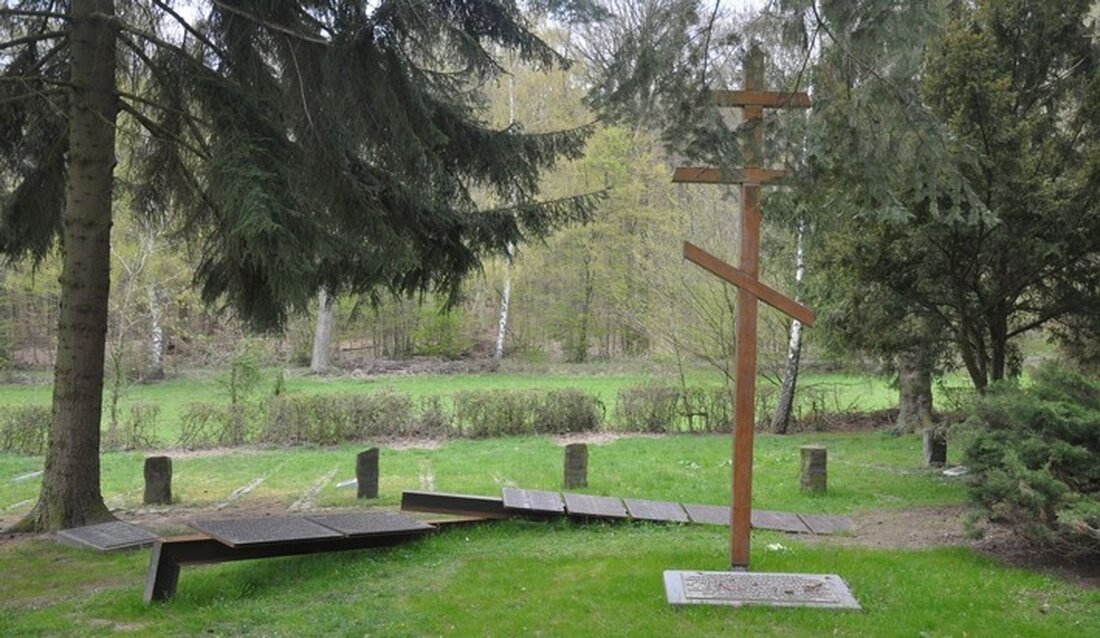 Unbekannte stahlen fünf Gedenkplatten aus Bronze in Trutzhain. Polizei sucht Zeugen für den Diebstahl und mögliche Hinweise.