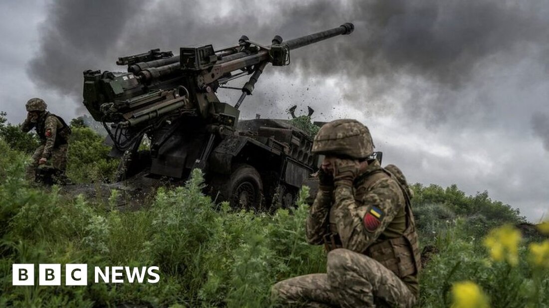 Die Ukraine gibt an, drei Dörfer im Südosten des Landes befreit zu haben und dass es sich dabei um die ersten zurückeroberten Siedlungen seit Beginn der mit Spannung erwarteten Gegenoffensive handele. Aufnahmen in den sozialen Medien zeigten, wie ukrainische Truppen in den benachbarten Siedlungen Blahodatne und Neskuchne in der Region Donezk feierten. Der stellvertretende Verteidigungsminister Kiews sagte, dass auch das nahegelegene Makariwka eingenommen worden sei. Am Samstag sagte Präsident Wolodymyr Selenskyj, die Offensive habe begonnen. Diese drei Siedlungen wären die ersten, die seit seinen Äußerungen befreit wurden, aber nicht die ersten, die die Ukraine seit Montag zurückerobert hat, als Teile …