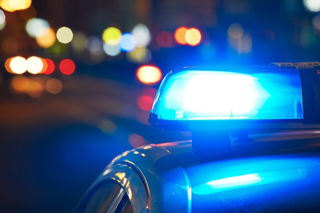 Zeugen gesucht! Ein Falschfahrer fuhr ca. 18 km auf der A73 entgegen der Richtungsfahrbahn. Hinweise an die Polizei erbeten.