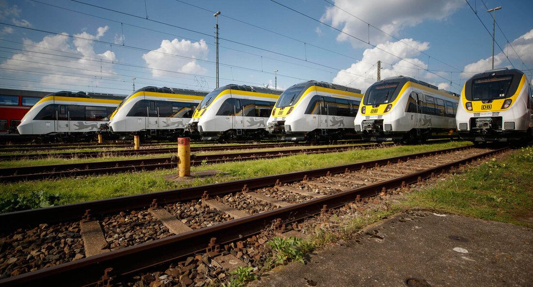 Die bayerische Verkehrsministerin Kerstin Schreyer und Verkehrsminister Winfried Hermann haben eine gemeinsame Erklärung zum Ausbau der Nürnberger S-Bahn S4 nach Crailsheim unterzeichnet. Die erste grenzüberschreitende S-Bahn soll Ende 2024 verkehren. Die bayerische Verkehrsministerin Kerstin Schreyer und die Verkehrsministerin Winfried Hermann unterzeichnete während einer virtuellen Pressekonferenz eine gemeinsame Erklärung zur Verlängerung der Nürnberger S-Bahn-Linie S4 über Dombühl nach Crailsheim. Ein gemeinsam finanzierter Bericht bildet die Grundlage für die Erweiterung der S-Bahn. Die erste grenzüberschreitende S-Bahn soll Ende 2024 verkehren. Gemeinsam mit Dr. Jürgen Ludwig (Ansbach) und Gerhard Bauer (Schwäbisch Hall) werden auch die beiden Bezirksverwalter unterzeichnet, deren Bezirke künftig besser vernetzt …