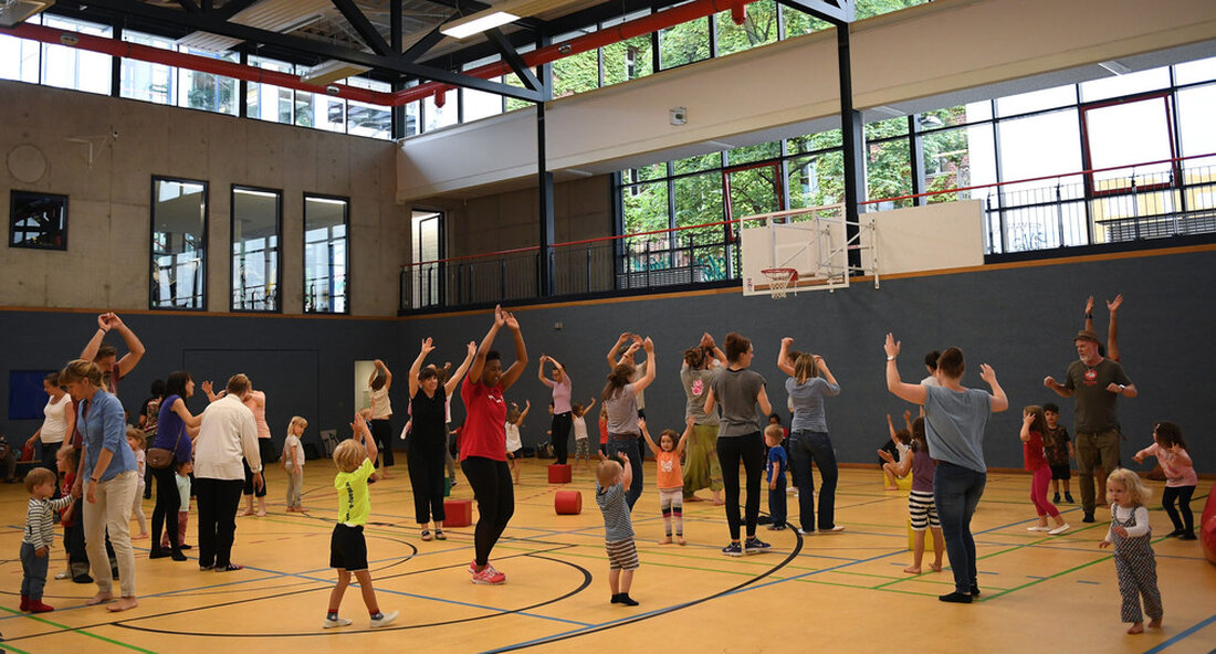 Die Corona-Verordnungen für den Sport sowie für Musik-, Kunst- und Jugendkunstschulen wurden bekannt gegeben. Die neuen Regelungen stellen einen großen Schritt in Richtung Normalität dar, insbesondere für Geimpfte. Das Ministerium für Kultur, Jugend und Sport hat am Freitag, 20. August die Corona-Verordnung für Musik-, Kunst- und Jugendkunstschulen und am Samstag, 21. August die Corona-Verordnung Sport. Die wichtigste Neuerung in beiden Verordnungen besteht darin, dass der Paradigmenwechsel von der Hauptregelung, also die Streichung der inzidenzabhängigen Regelungen und Einführung des Systems der geimpften und nicht geimpften, wird in die beiden Verordnungen übernommen. Beide Verordnungen beinhalten auch, dass Schüler ihren Nachweis durch einen …