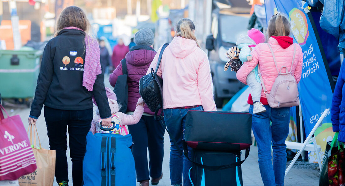 Beim Flüchtlingsgipfel haben sich das Land, die Kommunen sowie Vertreterinnen und Vertreter der Zivilgesellschaft darauf verständigt, sich auch weiterhin als Verantwortungsgemeinschaft den Herausforderungen zu stellen. Das Land unterstützt die Kommunen 2022 und 2023 unter anderem mit insgesamt 770 Millionen Euro. Der russische Überfall auf die Ukraine hat die größte Fluchtbewegung in Europa seit dem Zweiten Weltkrieg ausgelöst. Baden-Württemberg hat in diesem Jahr so viele Geflüchtete wie nie zuvor aufgenommen. Allein aus der Ukraine kamen rund 142.000 Schutzsuchende. Hinzu kamen über 28.000 Geflüchtete aus anderen Staaten. „Die Unterbringung, Versorgung und Integration so vieler Menschen bedeuten eine enorme Kraftanstrengung für die gesamte &hellip;