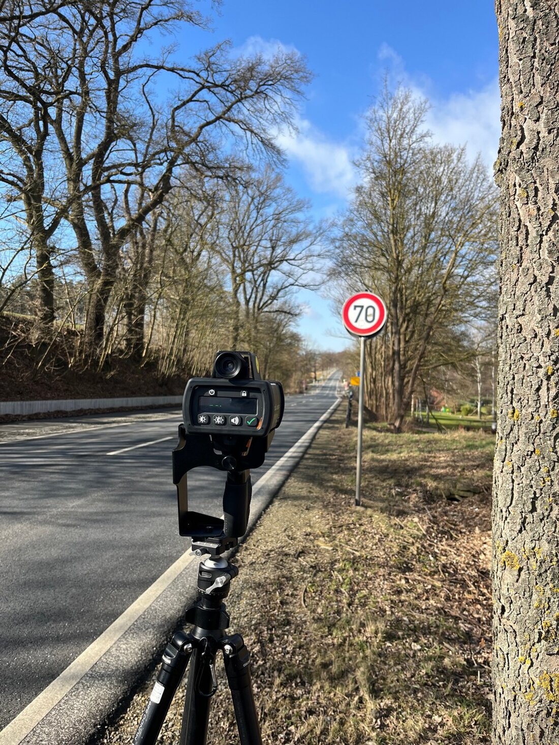 Die Polizei Bad Salzdetfurth führt Geschwindigkeitskontrollen an der B6 in Astenbeck durch, um Verkehrsunfälle zu verhindern.