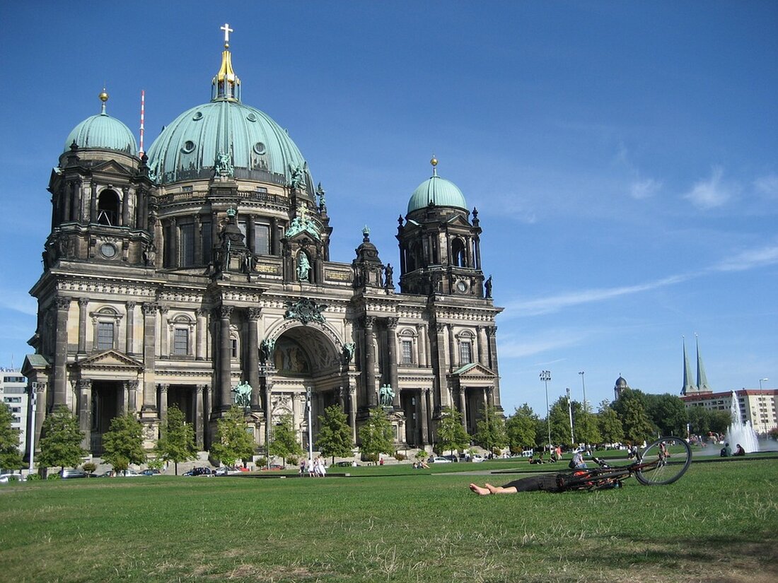 Berlin und Brandenburg erfreuen sich goldenen Oktoberwetters, während der Westen mit Regen und Wolken kämpft.
