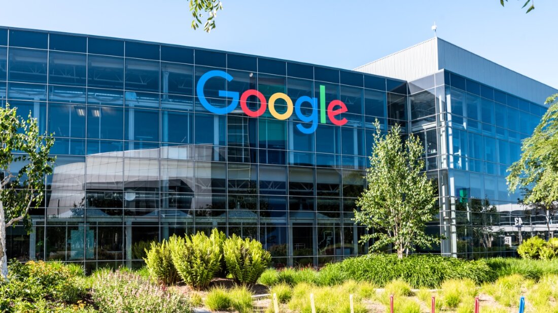 Google betrachtet KI als eine Schlüsselkomponente zur Erreichung der Ziele für nachhaltige Entwicklung (SDGs) der Vereinten Nationen. Der Zuschuss in Höhe von 25 Millionen US-Dollar geht an 15 KI-gestützte Projekte. Auch die KI-Integration in Krypto nimmt zu, wobei Shiba Memu eines der neuen Projekte ist, das die fortschrittliche Technologie nutzen möchte, um ein autarkes Marketing-Ökosystem zu schaffen. Google, Microsoft, Meta und Nvidia gehören zu den globalen Giganten, die in letzter Zeit stark auf künstliche Intelligenz (KI) gesetzt haben. Und dieser Ausblick setzt sich für Google mit der jüngsten Maßnahme fort, bei der 15 Projekte, die KI nutzen, von Zuschüssen in …