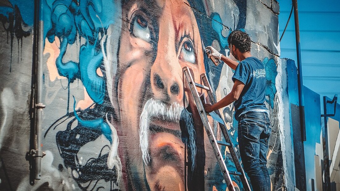 Die Bundespolizei nahm einen Graffiti-Sprayer am Bahnhof Berlin-Ostkreuz auf frischer Tat fest und warnt vor Gefahren auf Gleisen.