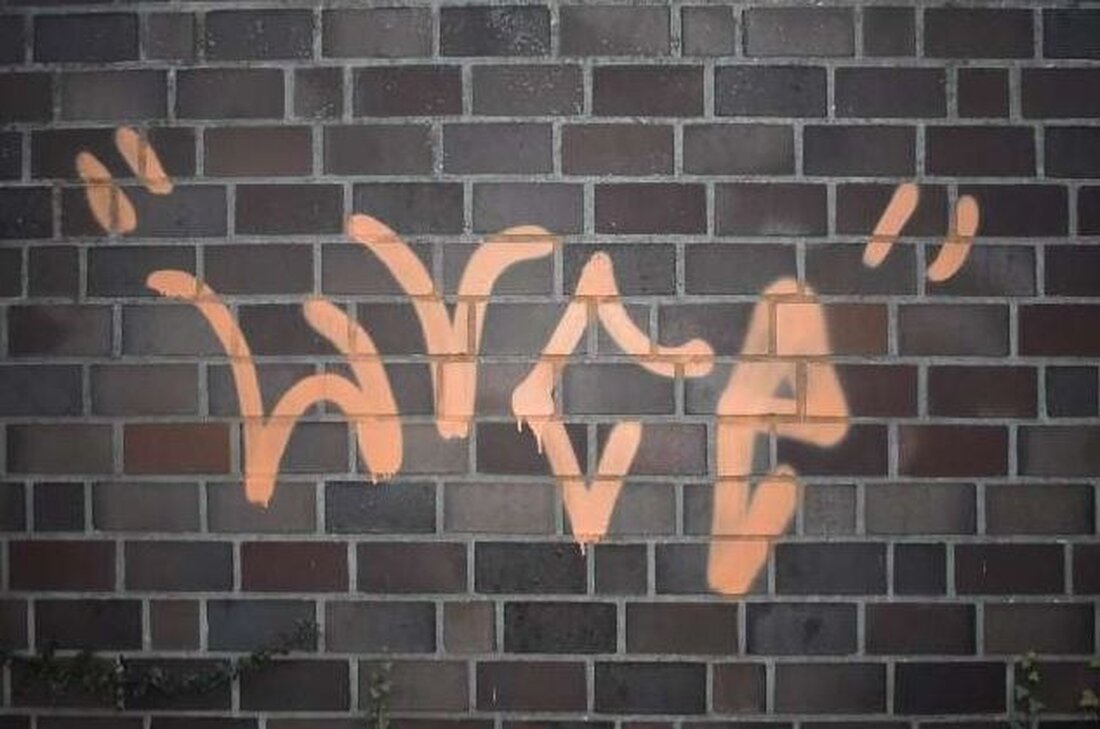 Im Stadtgebiet Schüttorf wurden mehrfach Graffiti mit dem Schriftzug "WYCE" entdeckt. Polizei sucht Zeugen zu den Tätern.