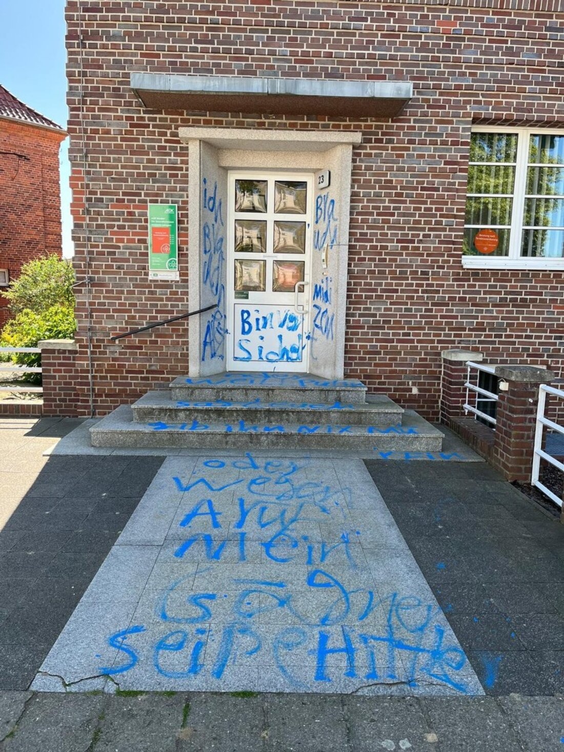 Polizei nimmt 25-jährigen Graffiti-Maler in Ludwigslust nach Bedrohung und Sachbeschädigung in Gewahrsam. Ermittlungen laufen.