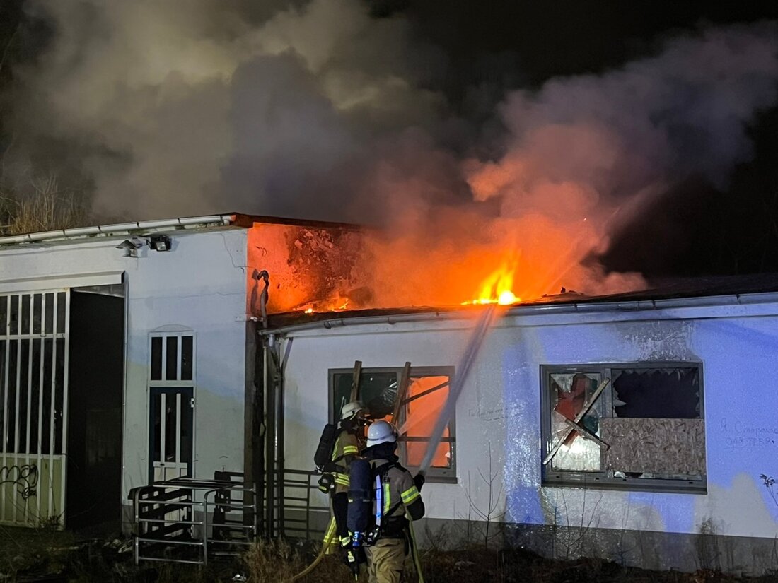 Am 06.02.2025 löschte die Feuerwehr Bremerhaven einen Brand in Lehe. Der leerstehende Gebäudeteil stand in Flammen.