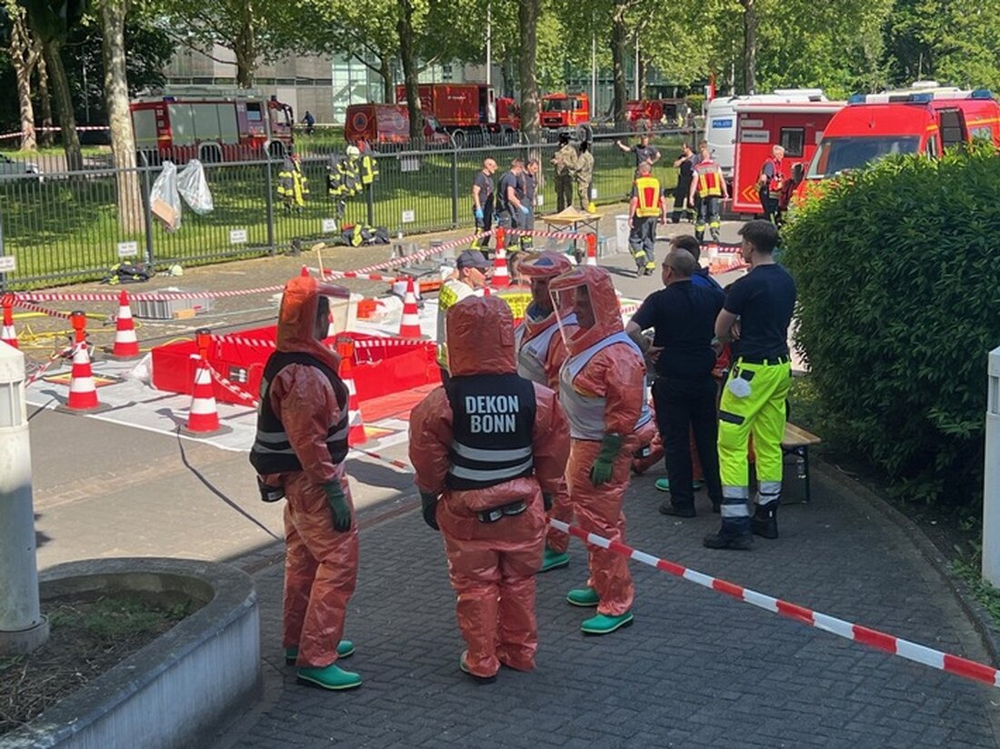 Am 09.05.2025 kam es in Hochkreuz zu einem Großeinsatz von Feuerwehr und Rettungsdienst wegen einer verdächtigen Briefsendung.
