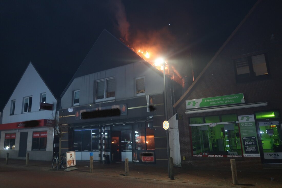 In Delmenhorst brach am 07.02.2025 ein Brand in einem Grillrestaurant aus. Polizei und Feuerwehr verhinderten Schlimmeres.
