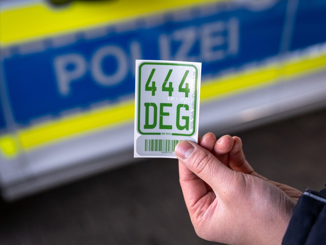 Ab 1. März 2025 gelten im Heidekreis neue grüne Versicherungskennzeichen für Mofas, Mopeds und E-Scooter. Polizei informiert.