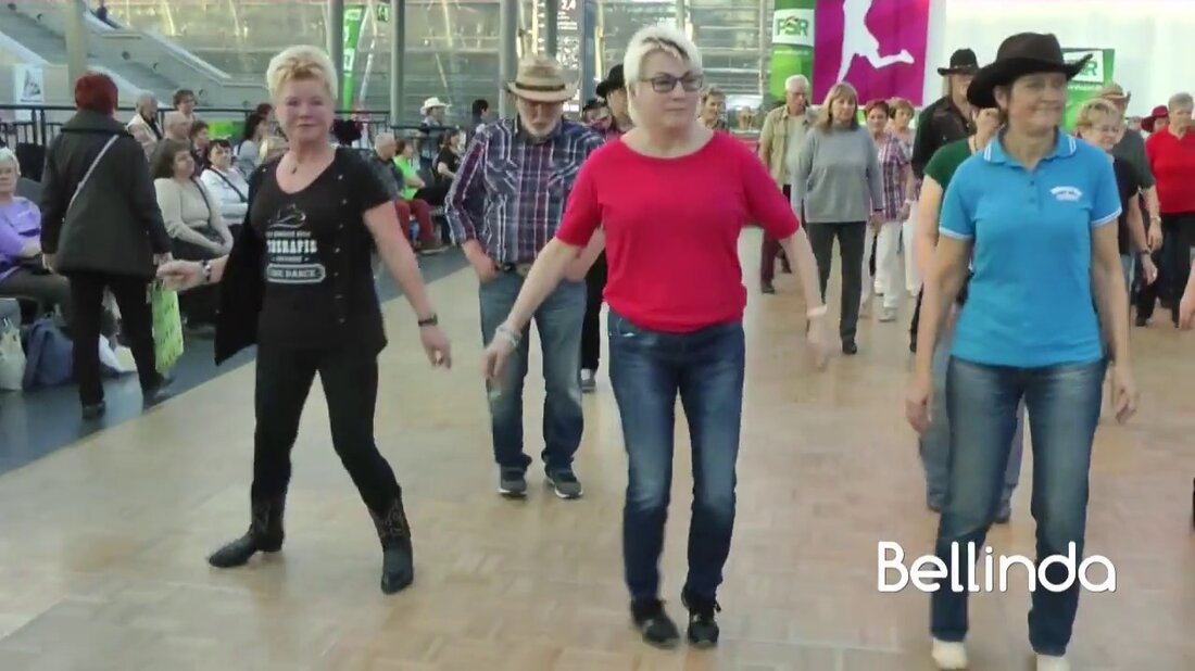 HGF Leipzig 2018, Teil 3 Line Tänzer aus nah und fern tanzen gemeinsam auf der Haus Garten Freizeit Messe in Leipzig. Hier tanzen sie American Kids, Bellinda, Country Walking, Doctor Doctor, Ghost Train und Mama Maria. Mama Maria sieht von oben sehr schön aus. . Youtube-Link
