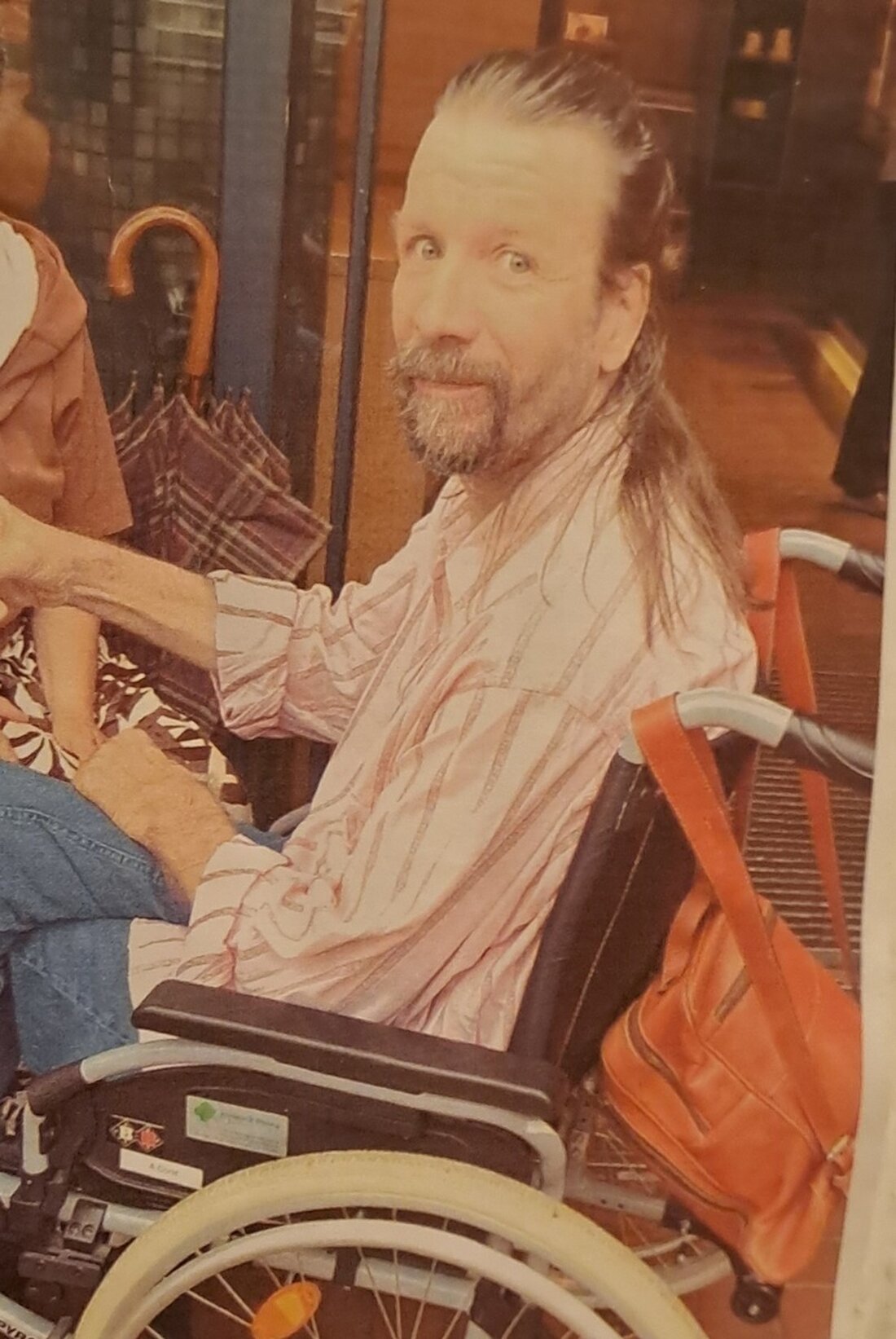 Die Polizei Hannover sucht nach dem 59-jährigen dementen Rollstuhlfahrer Andreas D., der aus einem Pflegeheim verschwunden ist. Hinweise bitte melden!