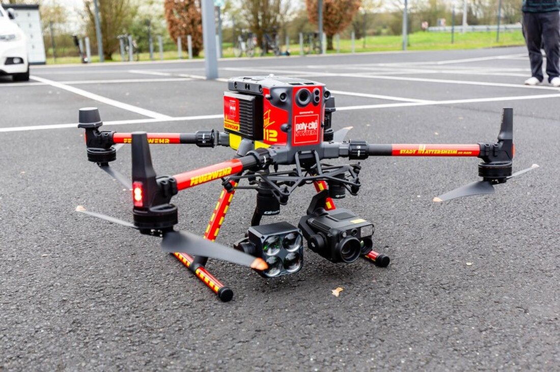 Die Feuerwehr Hattersheim am Main nutzt künftig die Matrice-350-RTK-Drohne, gesponsert von Poly-clip System, für effizientere Einsätze.