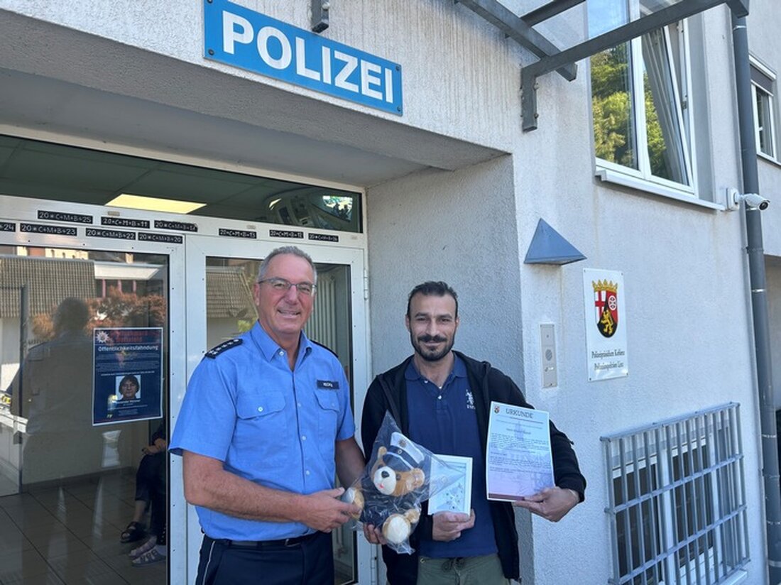 Ein 32-jähriger Mann verhinderte in einem Regionalexpress zwischen Neuwied und Linz einen gewaltsamen Übergriff. Sein mutiges Eingreifen zeigt, wie wichtig Zivilcourage im Alltag ist.