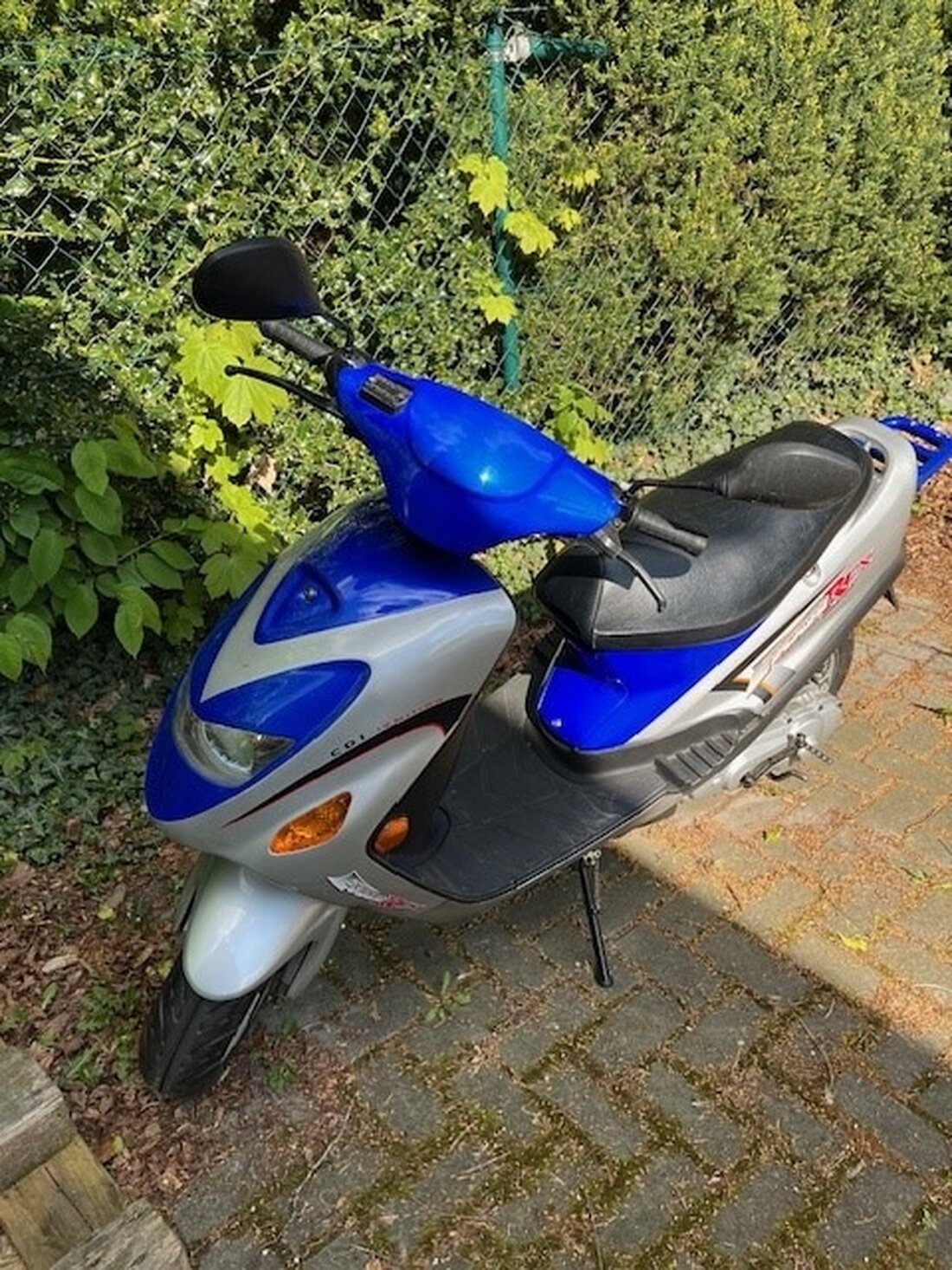 Am 3. Mai 2025 wurde in Schortens ein herrenloser Motorroller aufgefunden. Hinweise zur Herkunft bitte an die Polizei.
