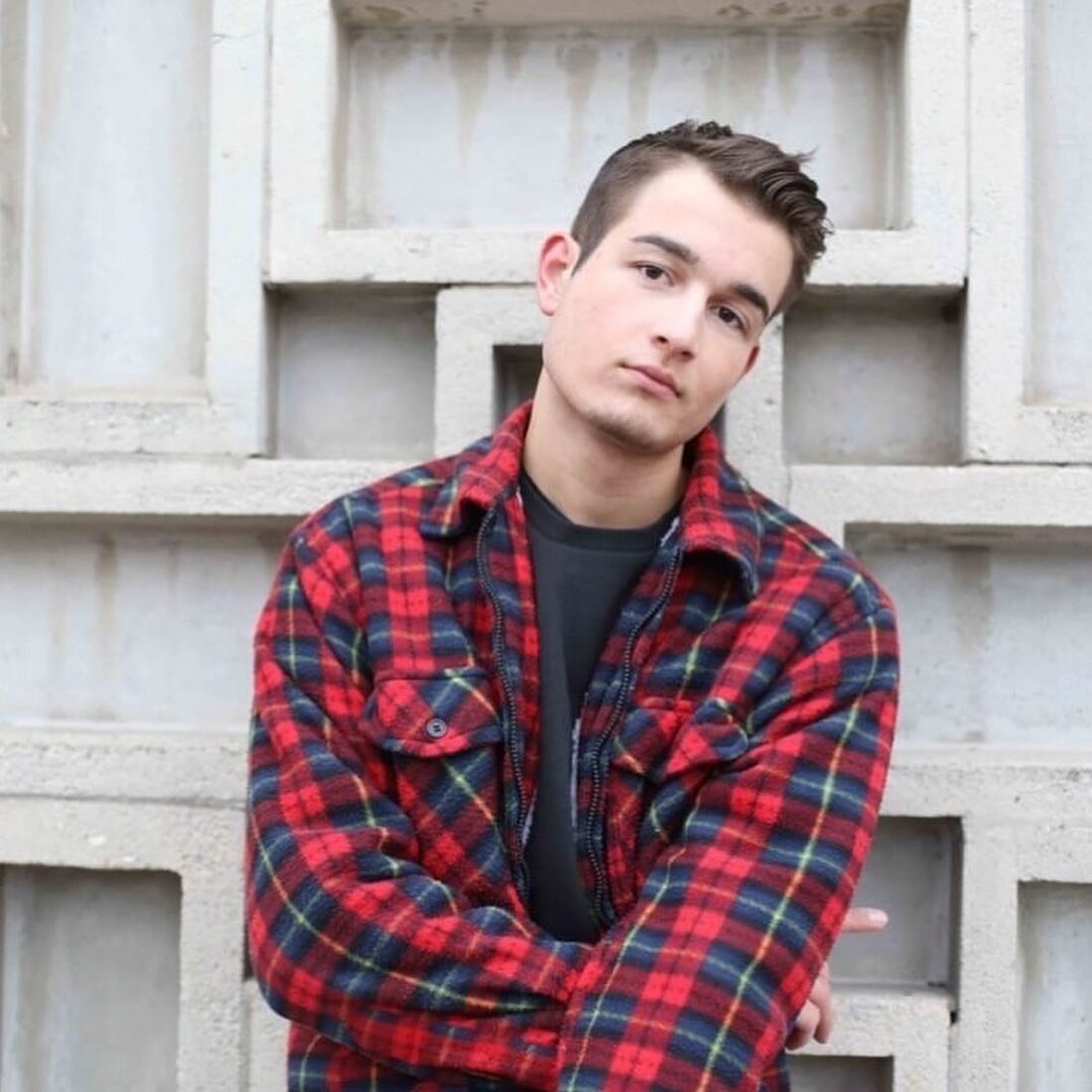 Heute stellen wir euch vor: @adam.neumann „Hallo Ich bin der Adam, 23 Jahre alt und komme aus Chemnitz. Durch einen Freund, der Fotograf war, hab ich die Faszination fürs Shooten entdeckt. In meiner Freizeit sonst spiel ich gerne Tennis und bin ab und zu mal in der schönen Stadt Leipzig unterwegs, um auch dort sich shooten zu lassen oder Freunde zu treffen.“ Schaut mal bei ihm vorbei und lasst einen Like da oder folgt ihm. ___ Bewirb dich jetzt und schicke uns per DM deine 5 Lieblingsbilder von dir (falls sie ein Fotograf aufgenommen hat, mit Angabe des Fotografen) sowie …