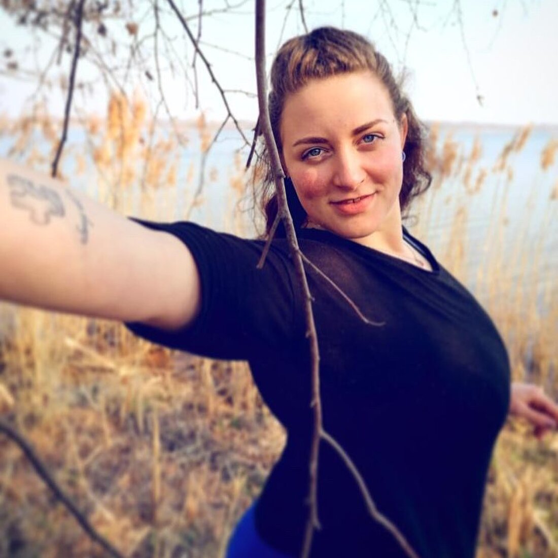 Heute stellen wir euch vor: @amireii aus Leipzig „Hey ich bin Amrei, 24 Jahre jung und aus Leipzig. Ich mache gerade eine Ausbildung zur Floristin ? Ich liebe den Geruch von frischen Sommerregen und bin gerne mit dem Fahrrad unterwegs ?? ?“ Schaut mal bei ihr vorbei und lasst einen Like da oder folgt ihr. ___ Bewirb dich jetzt und schicke uns per DM deine 5 Lieblingsbilder von dir (falls sie ein Fotograf aufgenommen hat, mit Angabe des Fotografen) sowie einen kurzen Text über dich (z.B. mit Name, Alter, Ort, Hobbies, was wir noch über dich wissen sollten) so dass …