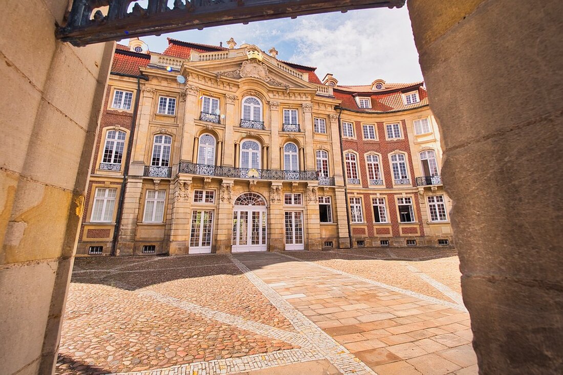 Am 7. Juni 2024 veranstaltet der Verein „Denk mal an Berlin“ e.V. eine einzigartige Bezirks-Tour durch Reinickendorf. Die Tour, die von 12 bis 18 Uhr stattfindet, bietet den Teilnehmenden die Möglichkeit, historische und kulturell bedeutende Orte im Bezirk zu entdecken. Das Team des Fachbereichs Denkmalschutz aus dem Bezirksamt Reinickendorf wird die Veranstaltung fachkundig begleiten. Die Tour beginnt um 12 Uhr auf dem Antonyplatz am Rathaus Reinickendorf, wo die zuständige Bezirksstadträtin Korinna Stephan (B‘90/Grüne) die Veranstaltung offiziell eröffnen wird. Einer der Höhepunkte der Tour ist die Führung durch das im Jahr 1911 im neobarocken Stil erbauten Alte Rathaus. Weitere Stationen der …
