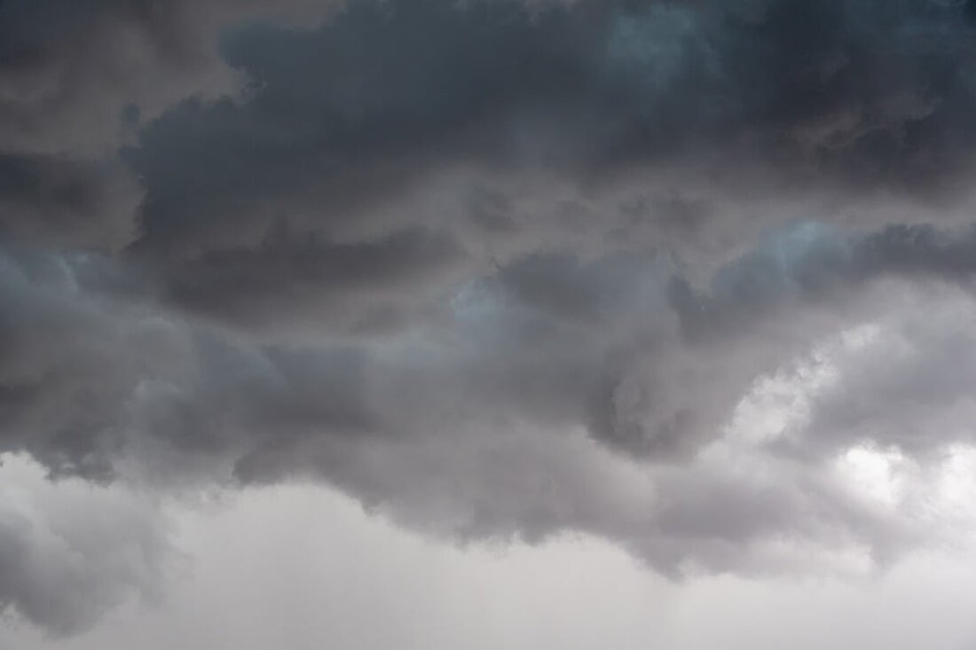 Wetterexperte Dominik Jung warnt vor neuer Hitzespitze in Berlin und Brandenburg. Temperaturen könnten auf bis zu 34 Grad steigen.