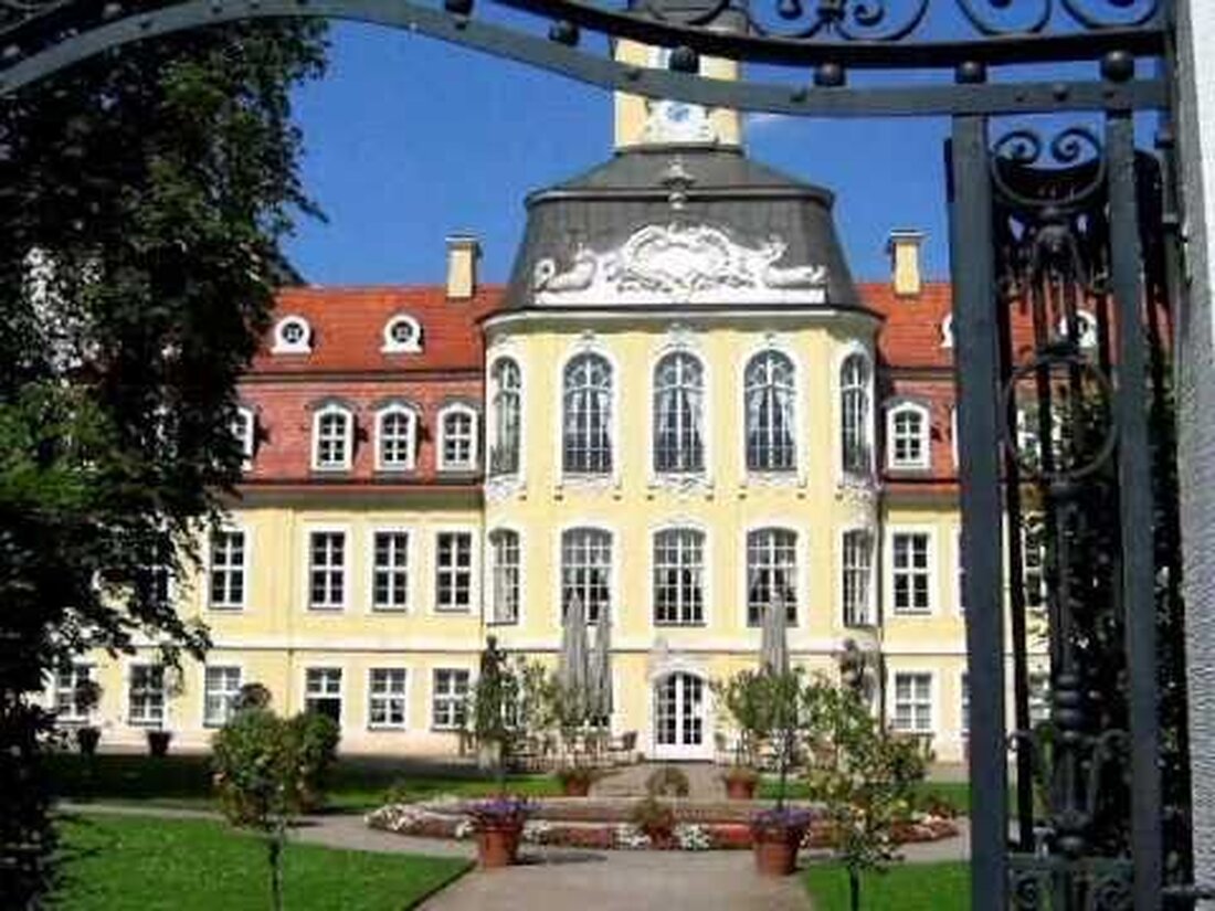 Leipzig – die größte Stadt Sachsens – hat viele Facetten. Es ist zweifellos eine der schönsten deutschen Städte. Dieses Video ist ein Hinweis auf meine Heimatstadt, die Messe und Musikstadt Leipzig, die immer einen Besuch wert ist. Begleitmusik von Leipzigs berühmtem Thomaskantor Johann Sebastian Bach: Luft aus Suite Nr. 3 in D-Dur BWV 1068, gefolgt von Toccata und Fuge BWV 565. Youtube-Link