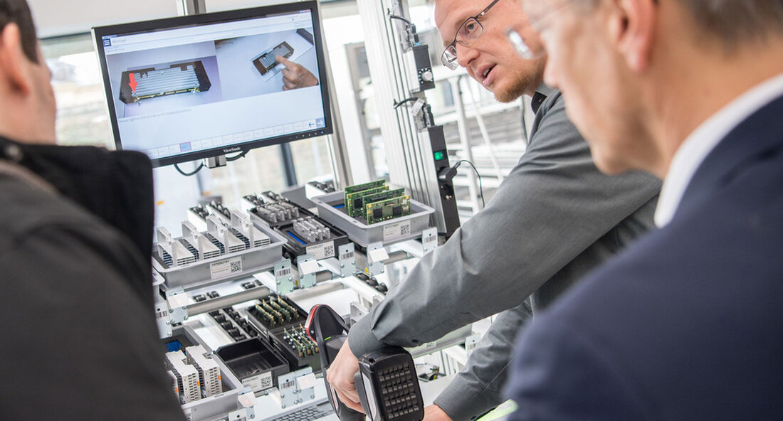 Der Staat investiert ab dem 1. Februar neun Millionen Euro in das neue „Engineering Bridge Program“. Es werden bis zu 500 Arbeitsplätze für Ingenieur- und IT-Absolventen geschaffen, die aufgrund der Folgen der Pandemie keinen geeigneten Arbeitsplatz im Land finden. Um die Aussichten für das laufende Jahr der Ingenieur- und IT-Absolventen zu verbessern, die besonders unter den Auswirkungen der Pandemie leiden, investiert der Staat ab dem 1. Februar neun Millionen Euro. Das „Engineering Bridges Programm“ sollte auch einen Beitrag zur Aufrechterhaltung der Innovationsfähigkeit Baden-Württembergs leisten. „Wir können es uns nicht leisten, ein Corona-Jahr zu verlieren“, sagte der Wissenschaftsminister Theresia Bauer am …