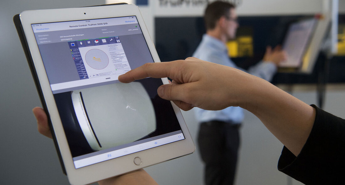 Wirtschaftsministerin Dr. Nicole Hoffmeister-Kraut besuchte den regionalen Digitalhub „Heilbronn-Franken: Connected“ in Künzelsau. Mit den Digital Hubs unterstützt das Land gezielt kleine und mittelständische Unternehmen bei der digitalen Transformation und treibt so die Digitalisierung in den Regionen voran. Wirtschaftsminister Dr. Nicole Hoffmeister-Kraut hat am 5. Mai 2022 den regionalen Digital Hub „Heilbronn-Franken: Verbunden (hfcon)“ hat besucht. Sie betonte die große Bedeutung der regionalen Digitalisierungszentren: „Unser klares Ziel ist es, dass Baden-Württemberg auch im digitalisierten Zeitalter führender Innovations- und Wirtschaftsstandort in Europa bleiben übrig. Das funktioniert aber nur, wenn unsere kleinen und mittelständischen Unternehmen mithalten. Mit den Digital Hubs unterstützen wir gezielt …