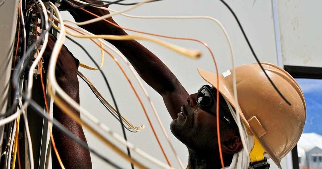 Das Willkommenszentrum Leipzig lädt zur Veranstaltungsreihe mit Unterstützungsangeboten zur Integration in den Arbeitsmarkt ein, die im Februar und März 2024 stattfinden wird. Partner der Veranstaltungsreihe ist das Regionale Integrationsnetzwerk IQ Leipzig (LeIQ), das Menschen ausländischer Herkunft durch Beratung, Qualifizierung und Weitervermittlung bei der Arbeitsmarktintegration unterstützt. Am Montag, den 26. Februar 2024, um 16 Uhr informiert das Willkommenszentrum Leipzig in der Otto-Schill-Straße 2, 04109 Leipzig, gemeinsam mit der Deutschen Angestellten-Akademie GmbH, DAA Leipzig, über Qualifizierungsangebote und Qualifizierungsbegleitung in den Berufsfeldern Gesundheit und Erziehung, Bildung und Soziales sowie Wirtschaft, Technik, Verkehr, Recht und Verwaltung. Die Integration durch Qualifizierung (IQ) Leipzig wird hierbei …